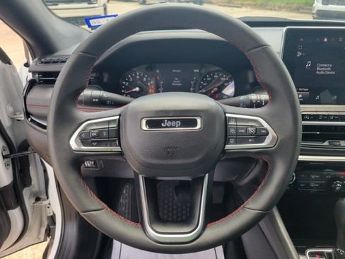 Used 2025 Jeep Compass Trailhawk AWD/4WD image 16