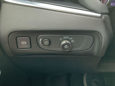Used 2021 Buick Enclave Essence w/ Sound and Sites Package AWD/4WD image 28