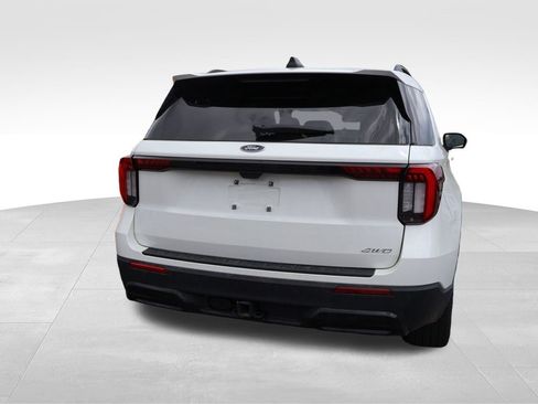 Used 2025 Ford Explorer ST-Line w/ ST-Line Street Pack AWD/4WD image 18