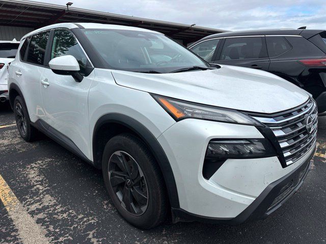 Used 2024 Nissan Rogue SV FWD image 2