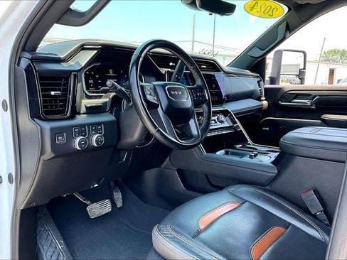 Used 2024 GMC Sierra 2500 AT4 w/ AT4 Premium Plus Package AWD/4WD image 8