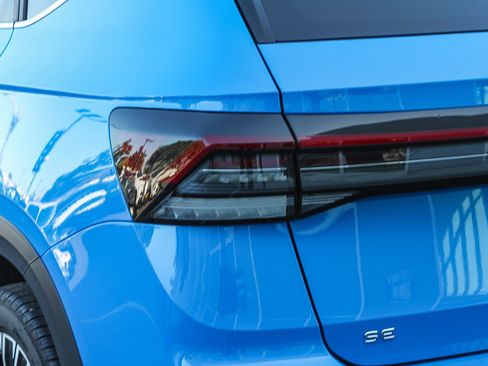 Used 2025 Volkswagen Taos SE image 9