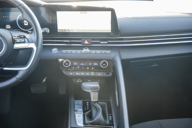 Certified 2025 Hyundai Elantra SEL FWD image 16