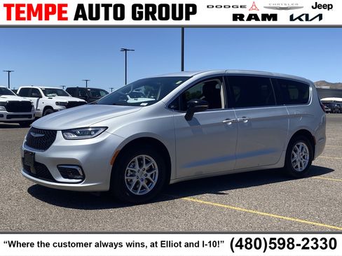 Certified 2024 Chrysler Pacifica Touring-L FWD image 1
