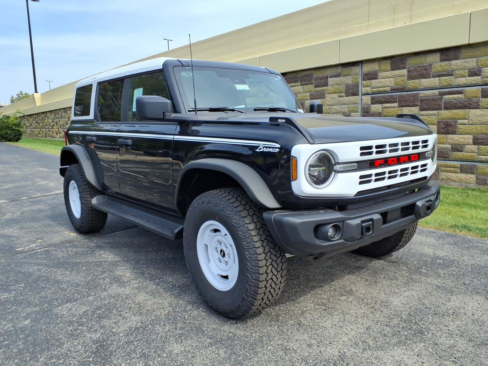 New 2026 Ford Bronco Heritage Edition AWD/4WD image 2