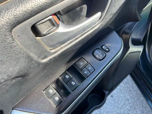 Used 2016 Toyota Camry SE image 10