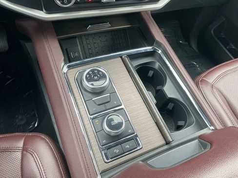 Used 2024 Ford Expedition Limited image 14