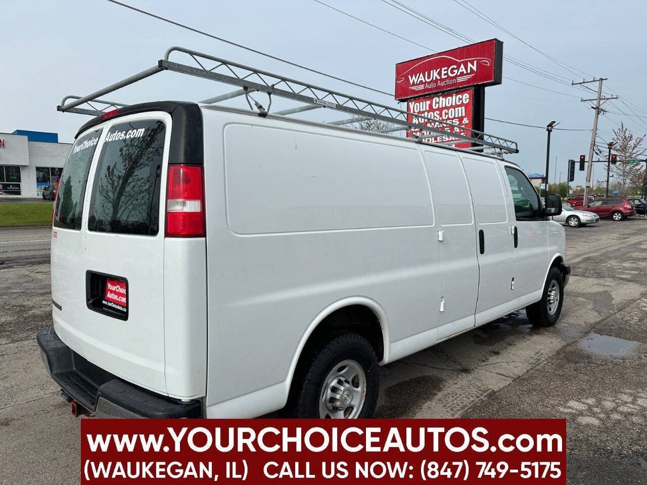 Used 2017 Chevrolet Express 2500 Extended RWD image 5