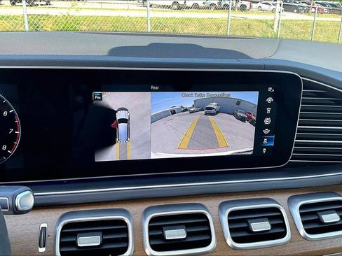 Used 2020 Mercedes-Benz GLS 450 4MATIC image 21