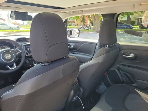 Used 2023 Jeep Renegade Trailhawk w/ Sun/Sound Group AWD/4WD image 10