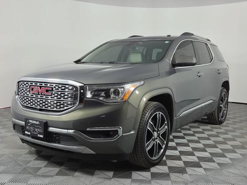 Used 2018 GMC Acadia Denali w/ Technology Package FWD image 3