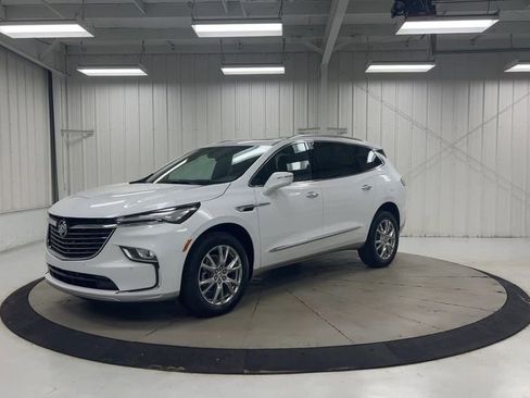 Used 2023 Buick Enclave Essence w/ Experience Buick Package AWD/4WD image 4