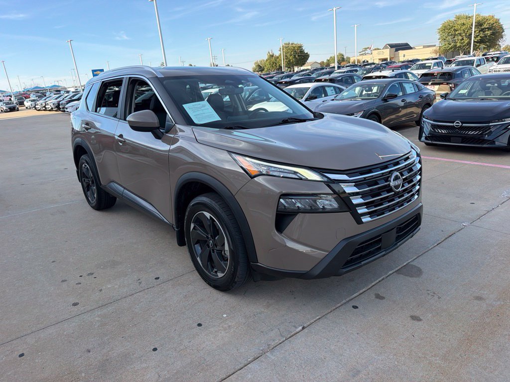 Used 2024 Nissan Rogue SV w/ SV Premium Package FWD image 7