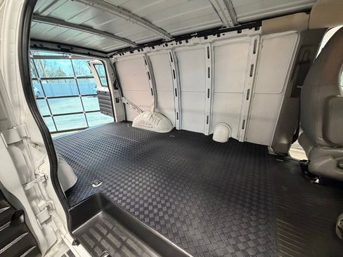 Used 2022 Chevrolet Express 2500 w/ Driver Convenience Package image 34