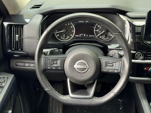 Used 2024 Nissan Pathfinder SV w/ SV Premium Package FWD image 19