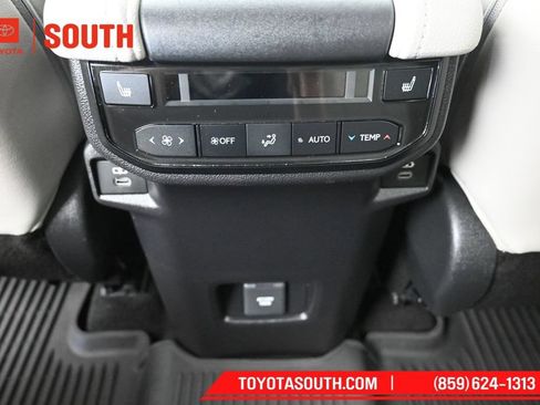 Used 2024 Toyota Grand Highlander AWD image 28