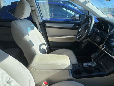 Used 2019 Subaru Outback 2.5i Premium image 9
