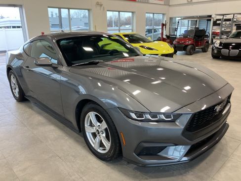 Used 2024 Ford Mustang Coupe image 3