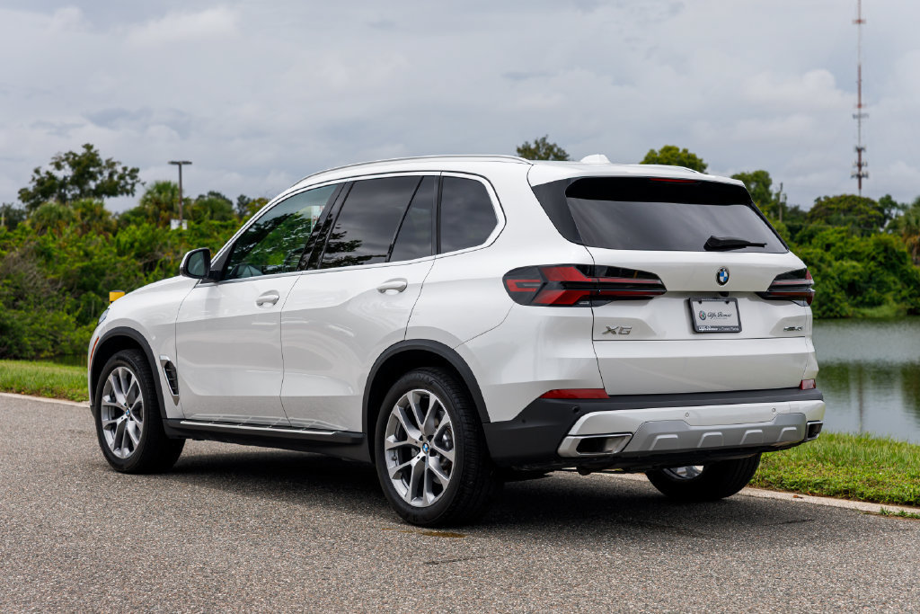 Used 2026 BMW X5 sDrive40i w/ Climate Comfort Package RWD image 5
