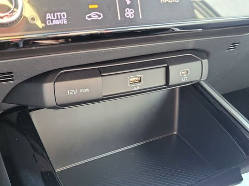 New 2026 Kia Niro LX FWD image 30