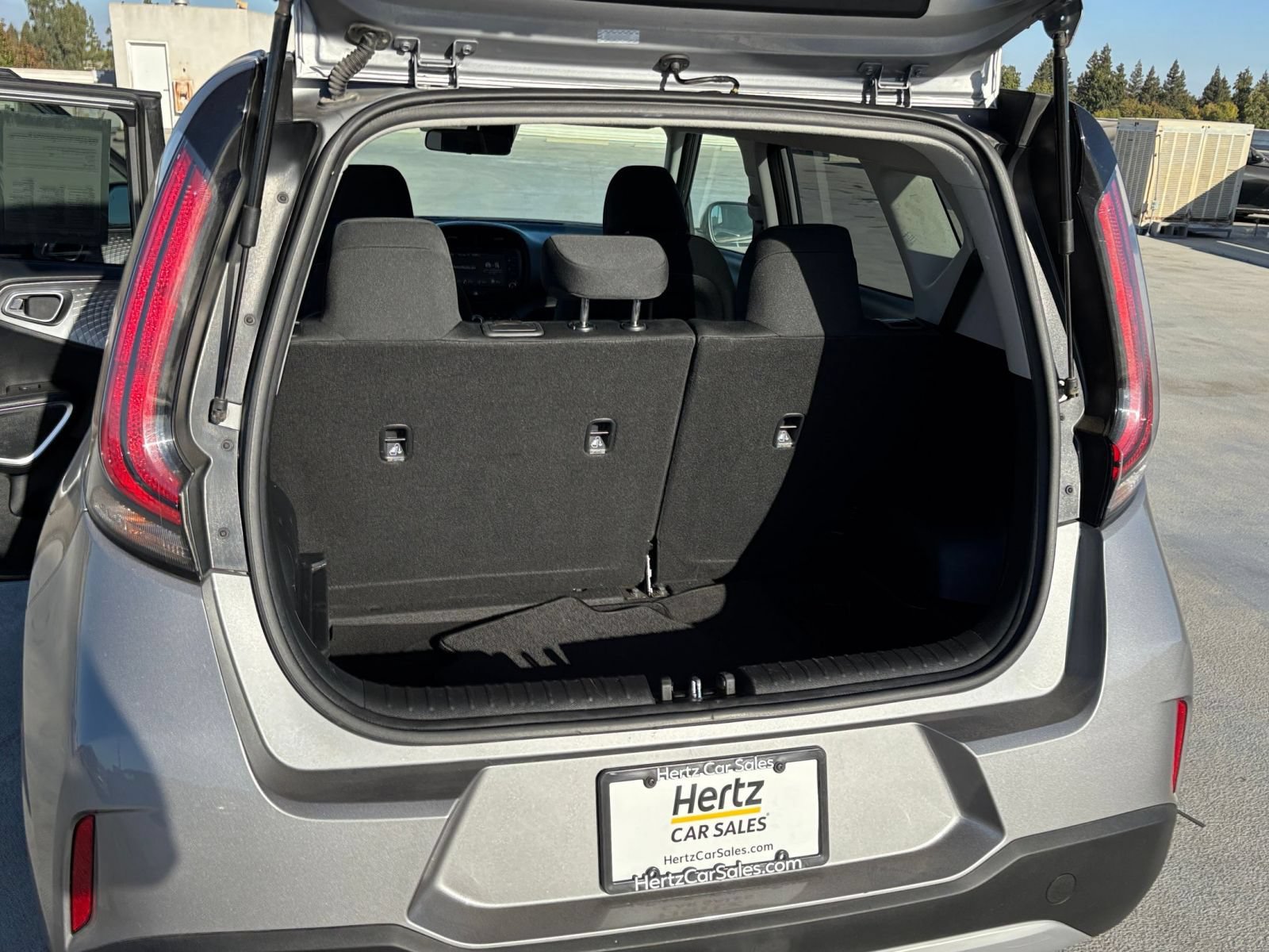 Used 2025 Kia Soul LX w/ LX Technology Package FWD image 28