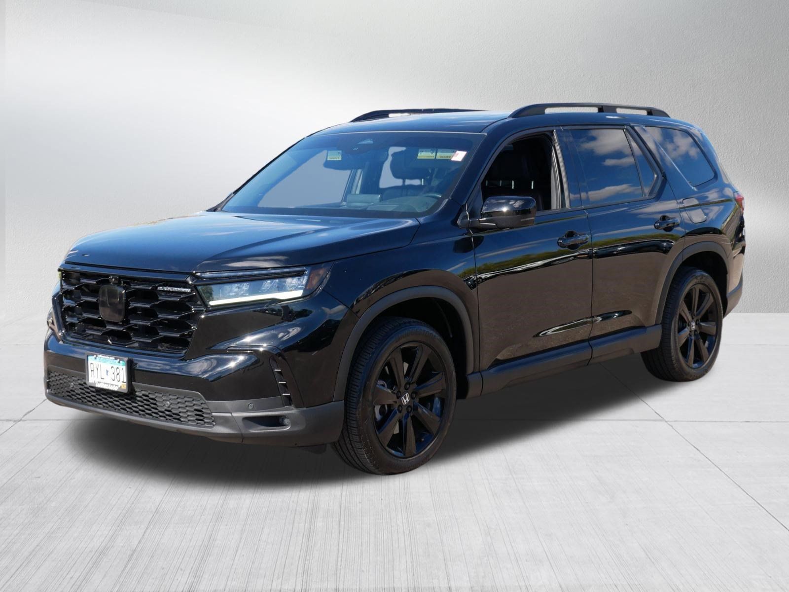 Used 2025 Honda Pilot Black Edition image 3