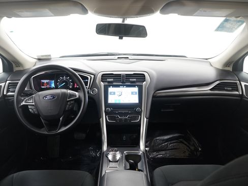 Used 2017 Ford Fusion SE w/ Fusion SE Technology Package image 13