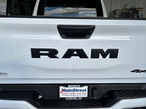 New 2026 RAM 1500 Express AWD/4WD image 23