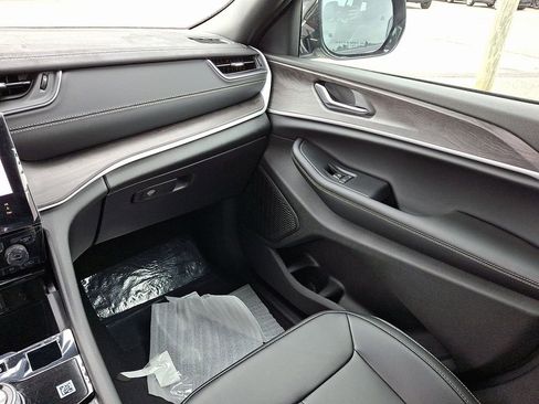 New 2025 Jeep Grand Cherokee Limited image 12