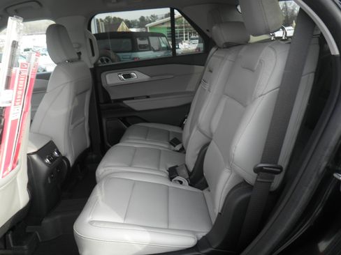 Certified 2025 Ford Explorer Active w/ Active Comfort Package image 15