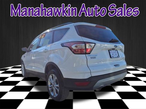 Used 2017 Ford Escape SE w/ Equipment Group 201A image 4