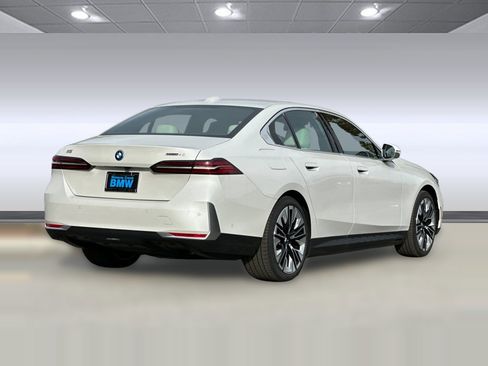 Used 2026 BMW i5 eDrive40 RWD image 9