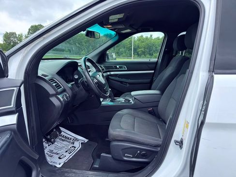 Used 2017 Ford Explorer XLT FWD image 18