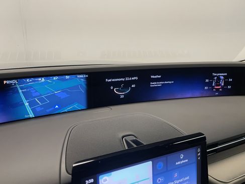 Used 2024 Lincoln Nautilus Reserve w/ Equipment Group 202A image 10