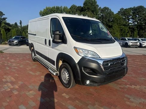 Used 2025 RAM ProMaster 2500 w/ U-Haul Equipment Group FWD image 19