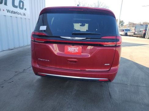 New 2026 Chrysler Pacifica Pinnacle image 23