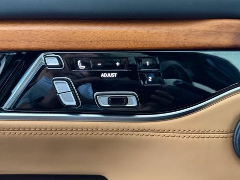 Used 2022 Jeep Grand Wagoneer Series III AWD/4WD image 30