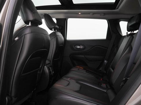 Used 2020 Jeep Cherokee Trailhawk w/ Comfort/Convenience Group AWD/4WD image 19
