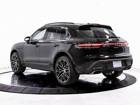 Certified 2025 Porsche Macan image 3