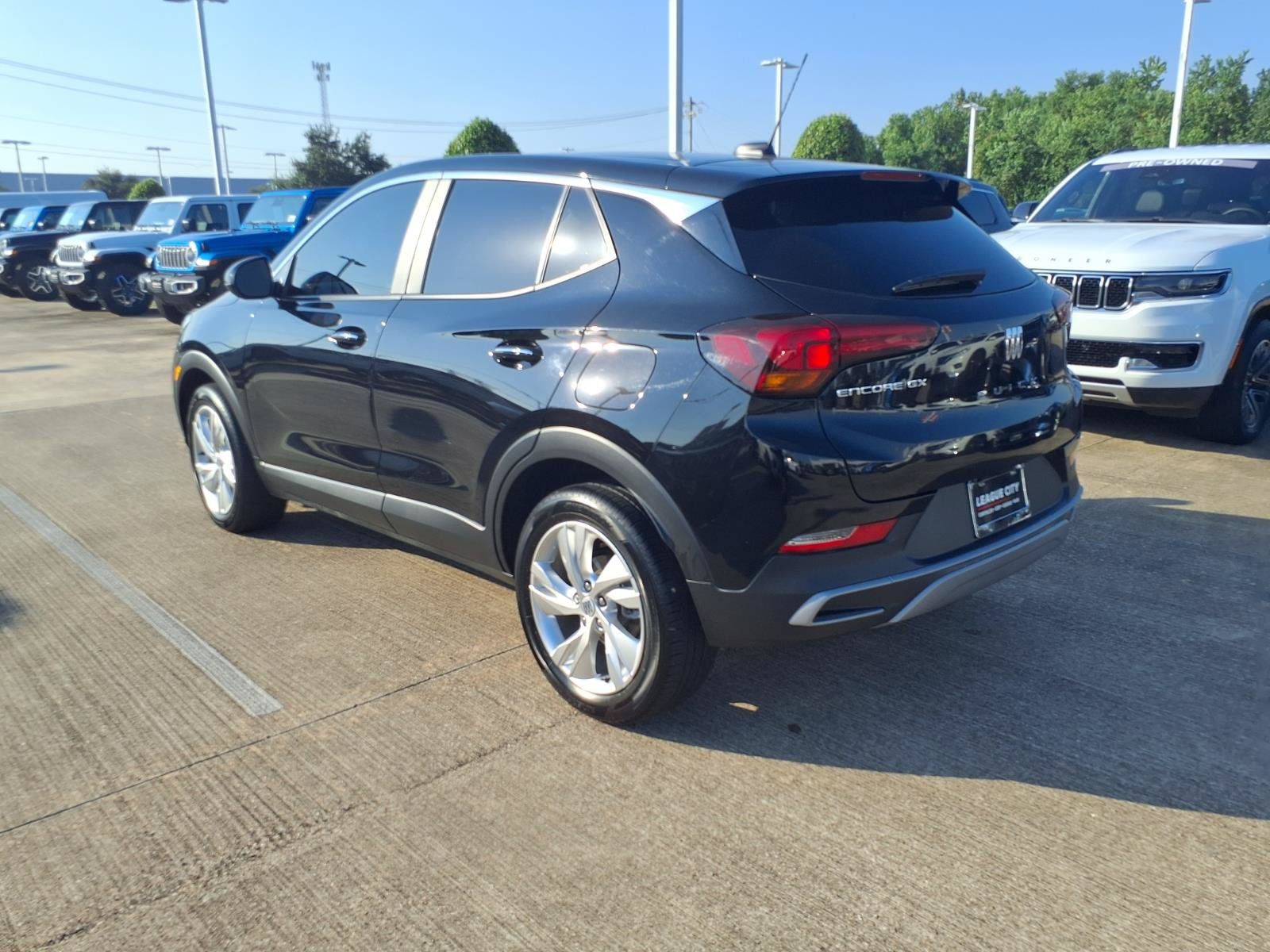 Used 2025 Buick Encore GX Preferred FWD image 4
