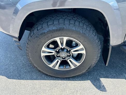 Used 2019 Toyota Tacoma TRD Sport AWD/4WD image 18