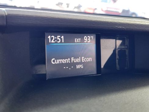 Used 2011 Toyota Sienna LE FWD image 23