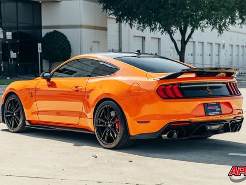 Used 2020 Ford Mustang Shelby GT500 w/ Technology Package RWD image 9