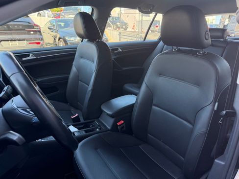 Used 2019 Volkswagen e-Golf SEL Premium image 20