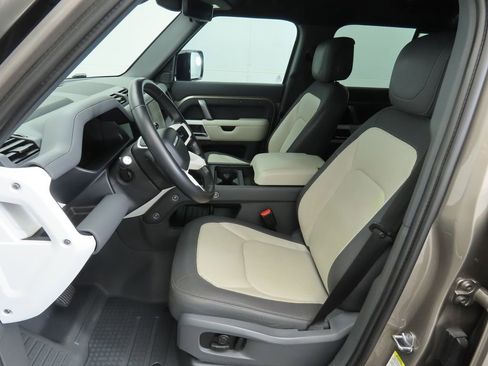 Used 2023 Land Rover Defender 110 X-Dynamic SE image 19