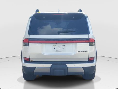 Used 2024 Lexus GX 550 image 6