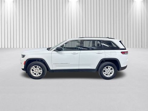 Used 2023 Jeep Grand Cherokee Laredo image 11