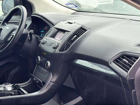 Used 2019 Ford Edge SE image 28