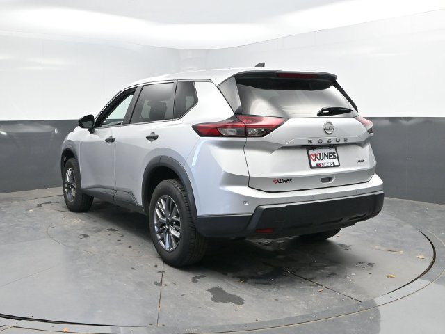 Used 2024 Nissan Rogue S AWD/4WD image 10