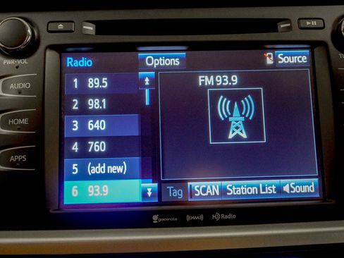 Used 2016 Toyota Highlander Plus FWD image 26